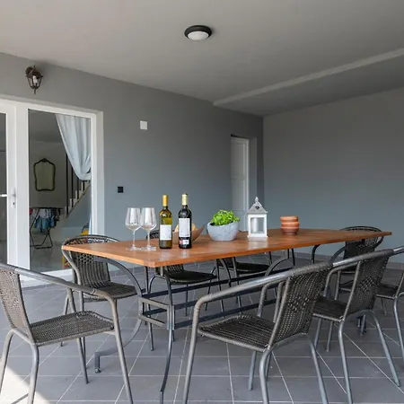 Stunning In With Kitchen * Zagvozd