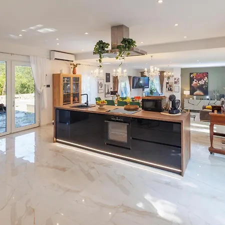 Stunning In With Kitchen *