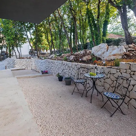 Casa de Férias Stunning In With Kitchen Zagvozd