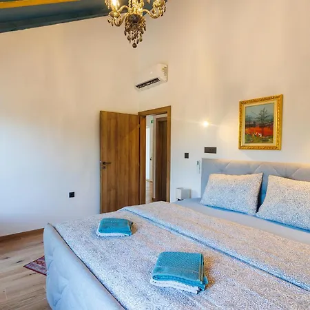 Holiday home Stunning In With Kitchen Zagvozd